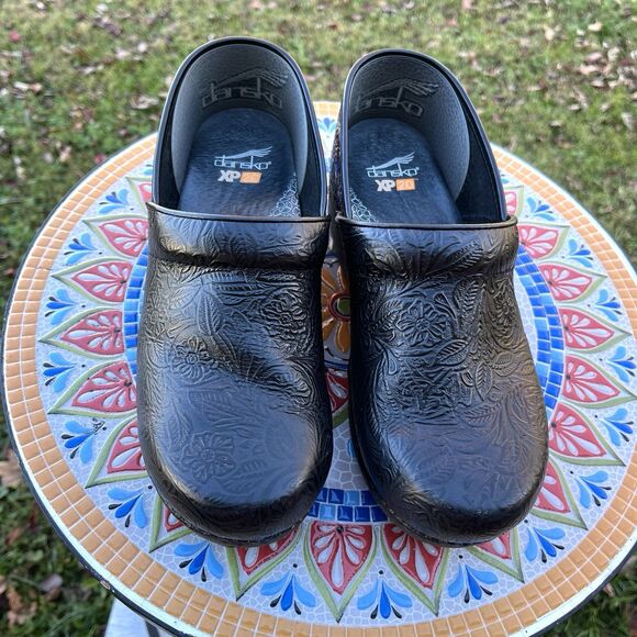 Dansko XP 2.0 Pro Clogs Womens 40 EU /  10 US Black Floral Tooled Leather  Shoes - Picture 5 of 11